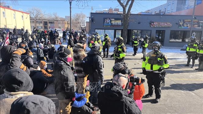 Tổng thống Mỹ dừng chiến dịch truy quét di trú tại bang Minnesota- Ảnh 1.