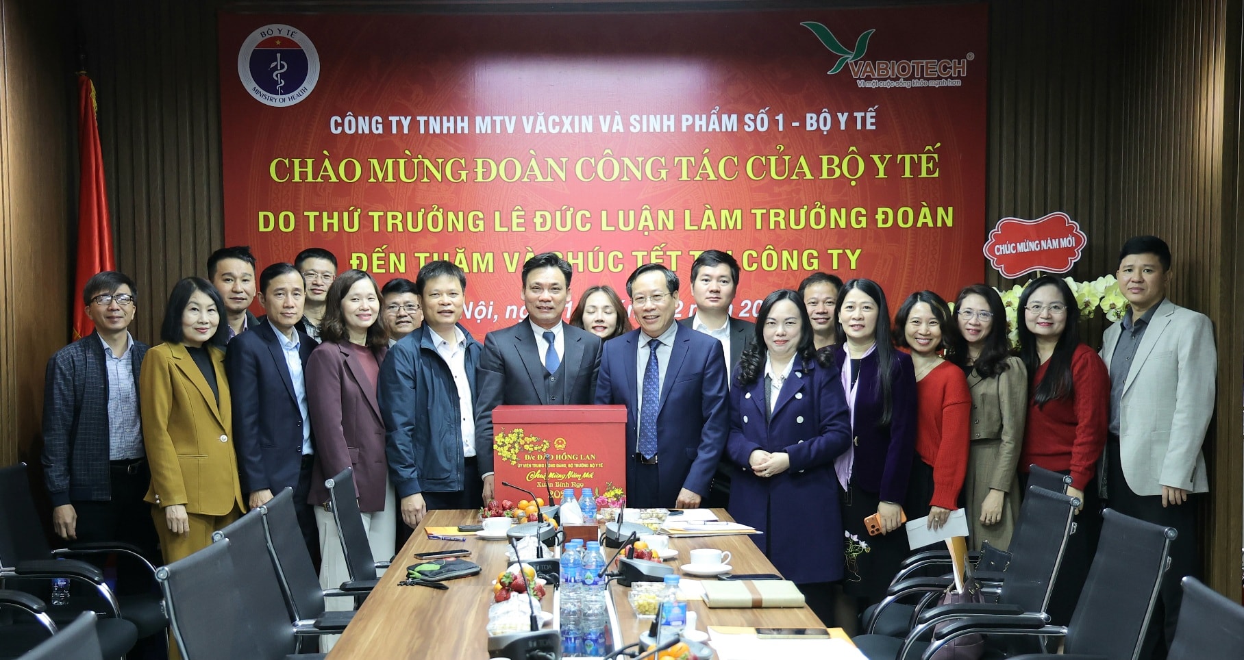 Thứ trưởng Lê Đức Luận thăm, chúc Tết, kiểm tra công tác khám chữa bệnh tại 2 bệnh viện và công ty vắc xin - Ảnh 6.