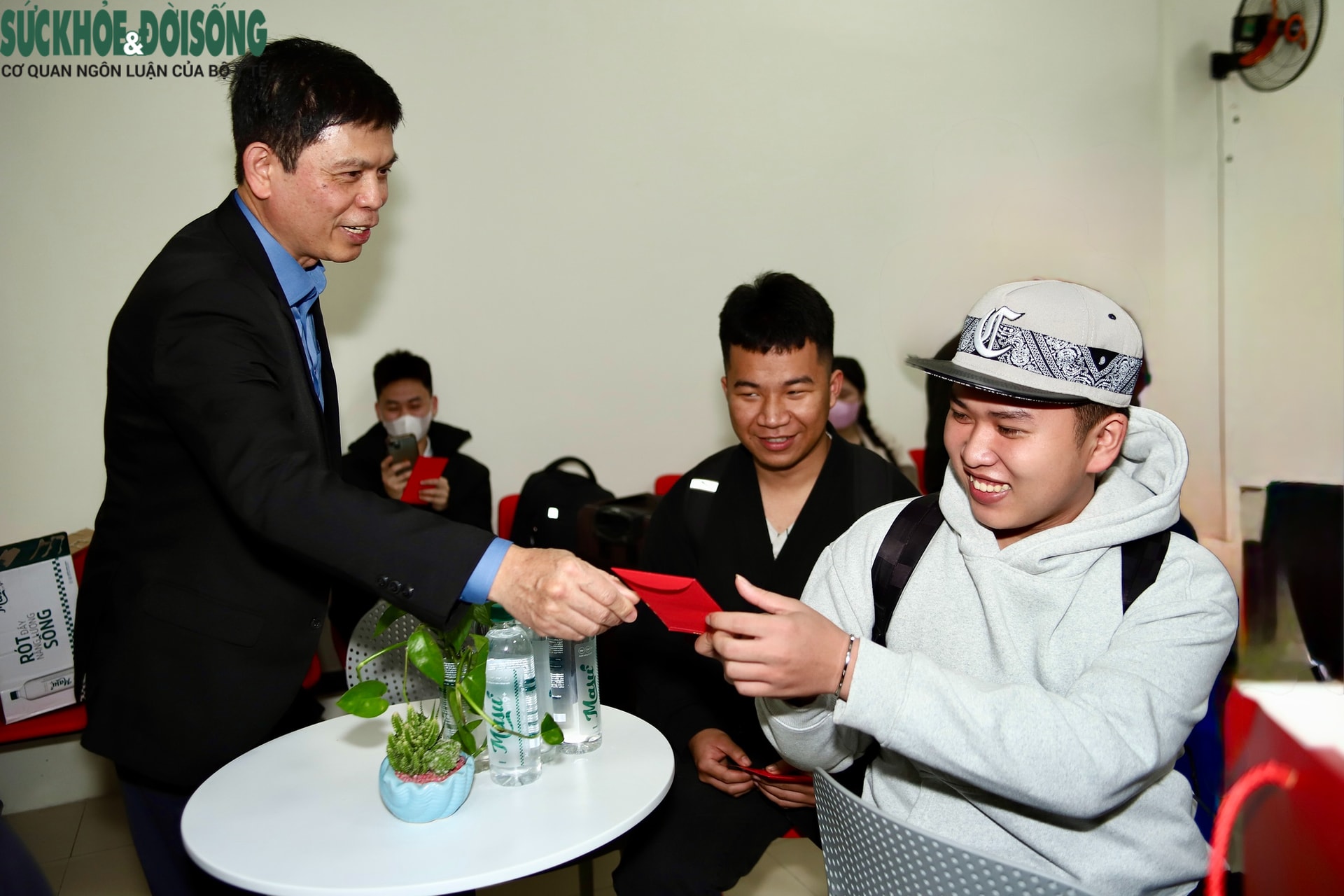 Lãnh đạo Bộ Xây dựng trực tiếp thị sát các bến xe Hà Nội dịp cao điểm Tết- Ảnh 3. Lãnh đạo Bộ Xây dựng trực tiếp thị sát các bến xe Hà Nội dịp cao điểm Tết- Ảnh 3.