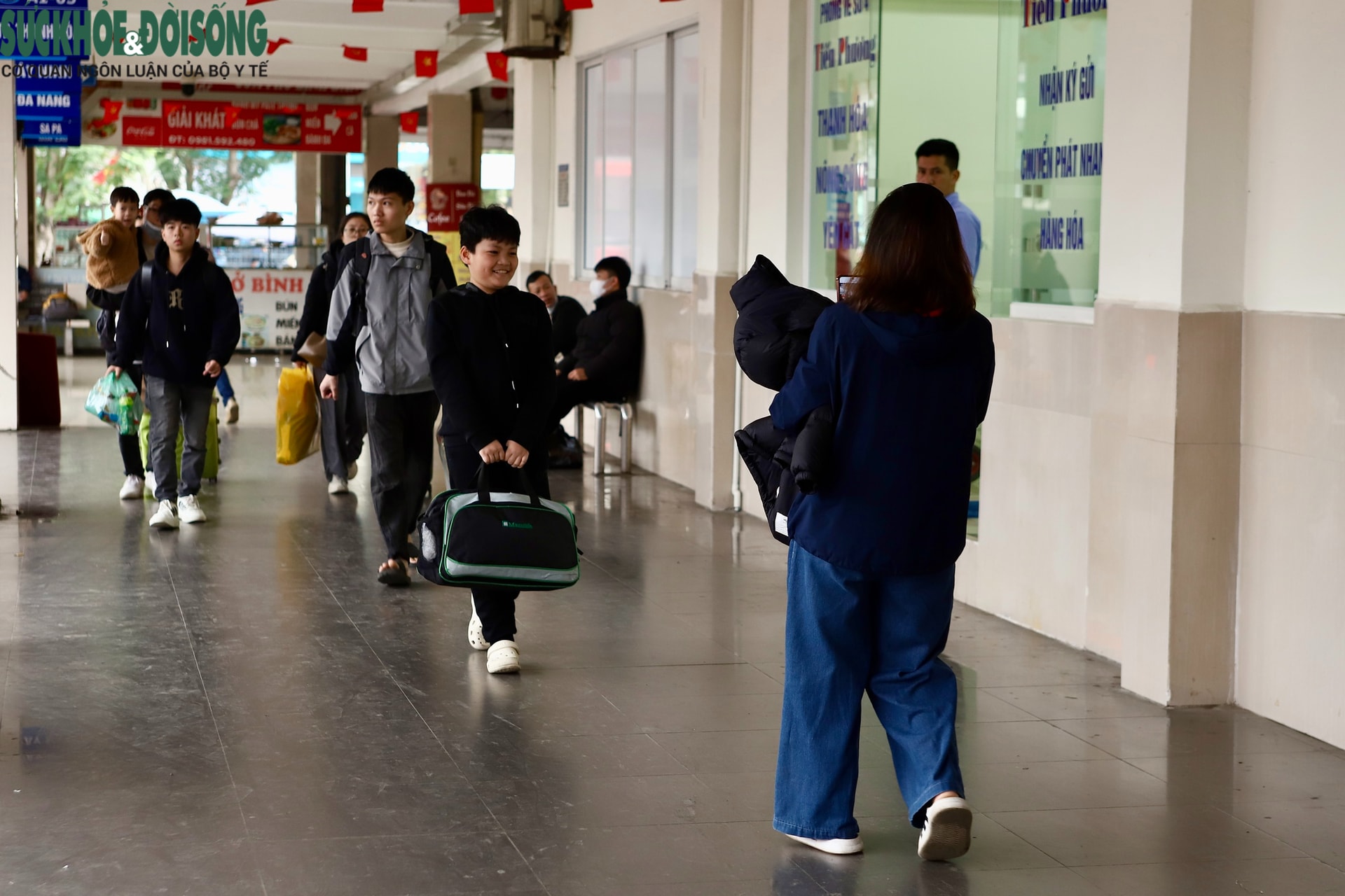 Người dân chen chân lên xe về quê đón Tết, các bến xe Hà Nội dự kiến tăng khách gấp 3 đến 4 lần- Ảnh 7.