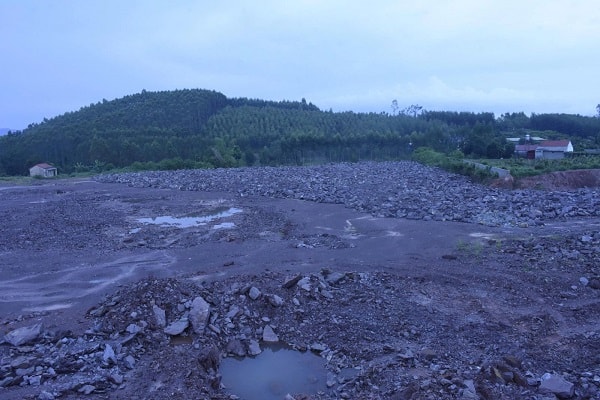 Phát hiện sai phạm nhưng không tham mưu xử lý, nguyên Phó Trưởng phòng Tài nguyên và Môi trường bị khởi tố- Ảnh 1.