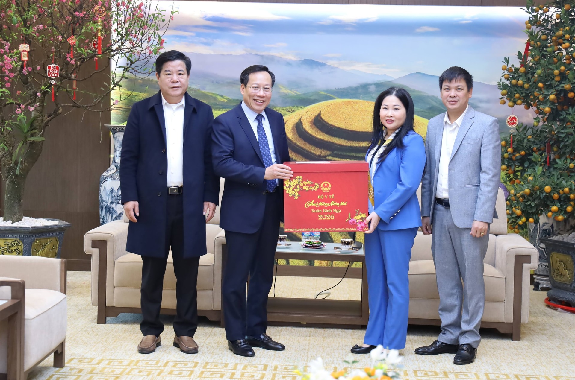 Thứ trưởng Lê Đức Luận thăm, chúc Tết các cơ sở y tế trên địa bàn tỉnh Lào Cai- Ảnh 2.