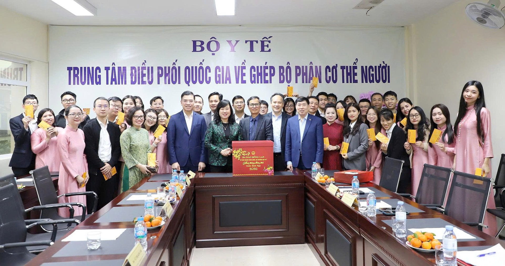 Bộ trưởng Đào Hồng Lan thăm, chúc Tết một số đơn vị của Bộ Y tế, Bộ Công an- Ảnh 5.