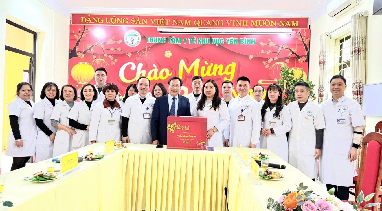 Thứ trưởng Lê Đức Luận thăm, chúc Tết các cơ sở y tế trên địa bàn tỉnh Lào Cai- Ảnh 7.