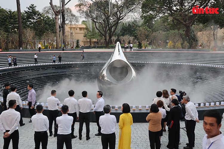 TP Hồ Chí Minh khánh thành công viên tưởng niệm nạn nhân COVID-19- Ảnh 3.