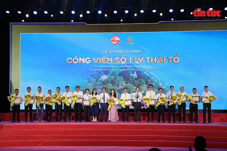TP Hồ Chí Minh khánh thành công viên tưởng niệm nạn nhân COVID-19- Ảnh 12.