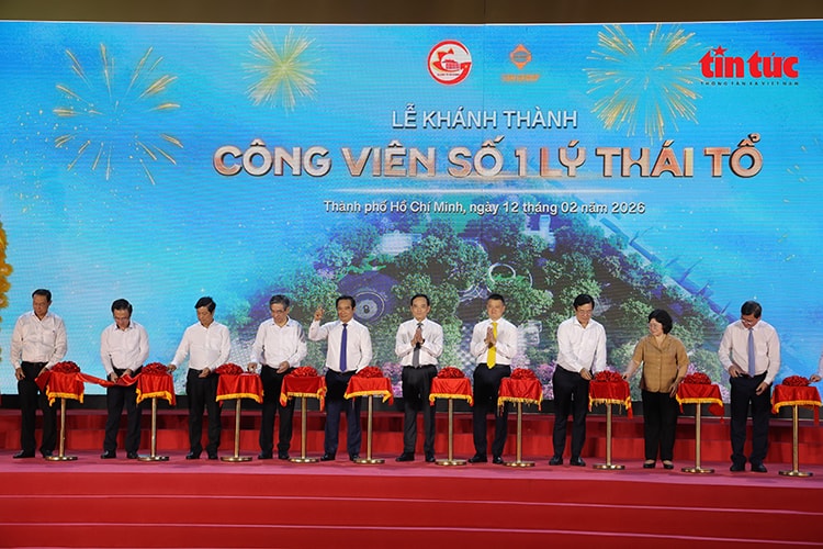 TP Hồ Chí Minh khánh thành công viên tưởng niệm nạn nhân COVID-19- Ảnh 9.
