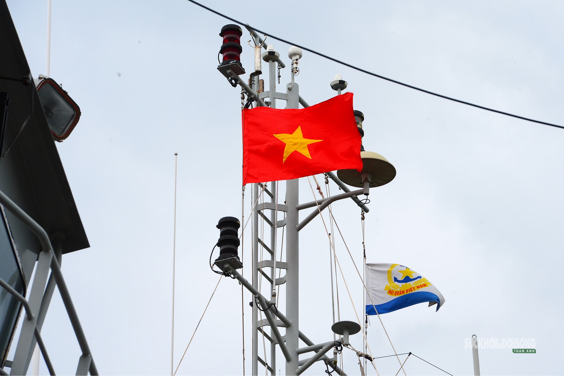 Tự hào cờ Tổ quốc tung bay nơi đầu sóng biển Tây Nam- Ảnh 10. Tự hào cờ Tổ quốc tung bay nơi đầu sóng biển Tây Nam- Ảnh 10.
