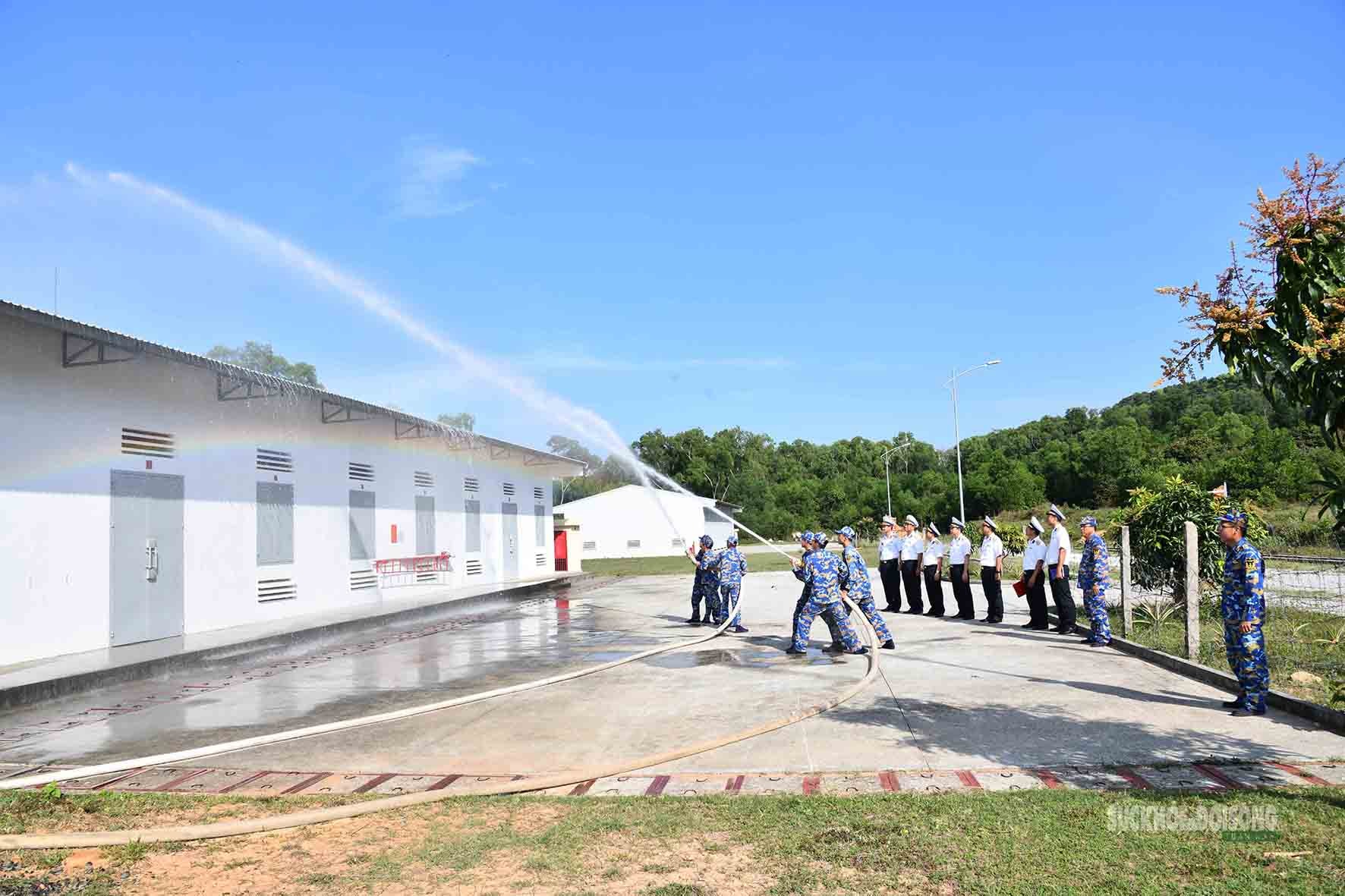 Vùng 5 Hải quân chủ động thế trận, bảo đảm an toàn dịp Tết Bính Ngọ 2026- Ảnh 4.