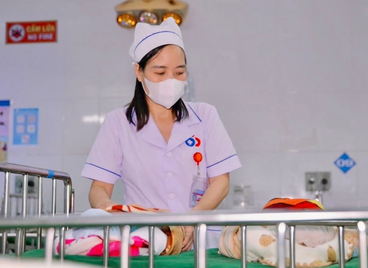 Lá chắn trắng giữa mùa Xuân- Ảnh 4.