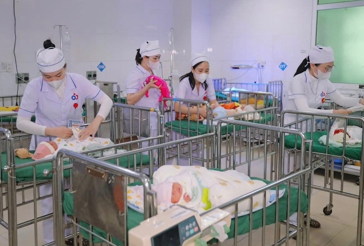 Lá chắn trắng giữa mùa Xuân- Ảnh 1.