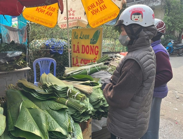 Chợ lá dong tại Hà Nội 'nhuộm xanh' những ngày giáp Tết- Ảnh 2.
