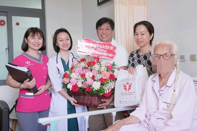 Cụ bà U100 vẫn được tiếp cận kỹ thuật tim mạch hiện đại ngay tại Tây Nam Bộ- Ảnh 2. Cụ bà U100 vẫn được tiếp cận kỹ thuật tim mạch hiện đại ngay tại Tây Nam Bộ- Ảnh 2.