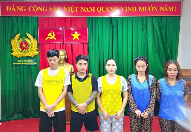 Bắt ổ nhóm lừa đảo 2.500 tỷ đồng: Giả mạo nữ du học sinh xinh đẹp để bẫy nam giới nhiều tiền- Ảnh 1.