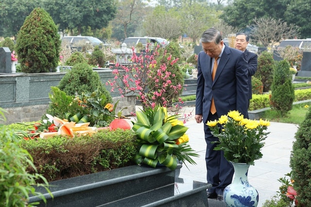 Lãnh đạo Đảng, Nhà nước vào Lăng viếng Bác nhân dịp Tết Nguyên đán Bính Ngọ- Ảnh 4.