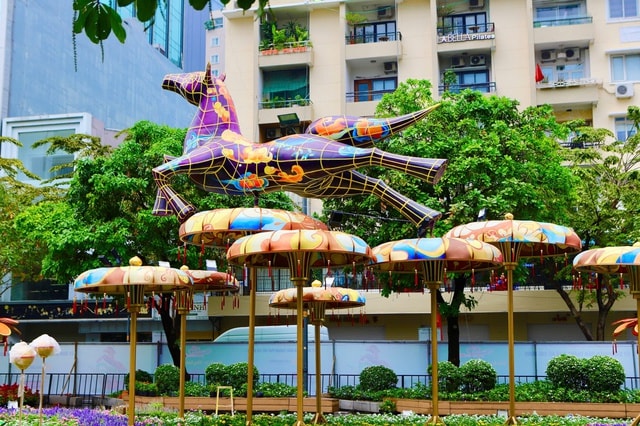 Cận cảnh linh vật ngựa tại Đường hoa Nguyễn Huệ- Ảnh 4. Cận cảnh linh vật ngựa tại Đường hoa Nguyễn Huệ- Ảnh 4.