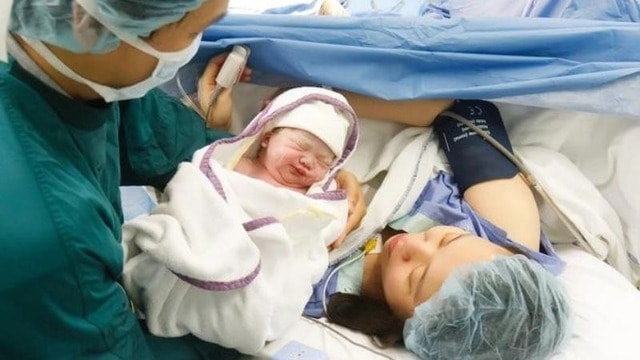 Bổ sung chính sách hỗ trợ sinh đủ 2 con, khuyến khích phụ nữ sinh con trước 35 tuổi- Ảnh 1.