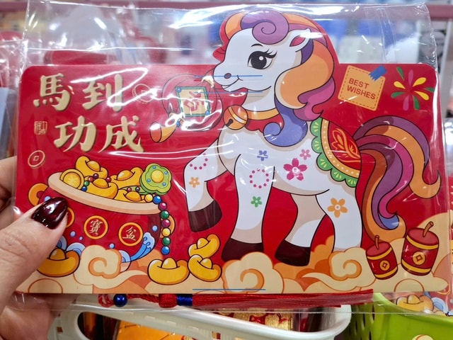 Thị trường phong bao lì xì Tết 2026 có gì mới?- Ảnh 2.