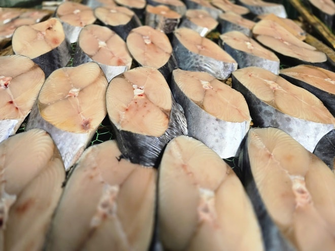 Làng cá nướng Cửa Lò thức cùng lửa Tết- Ảnh 2. Làng cá nướng Cửa Lò thức cùng lửa Tết- Ảnh 2.