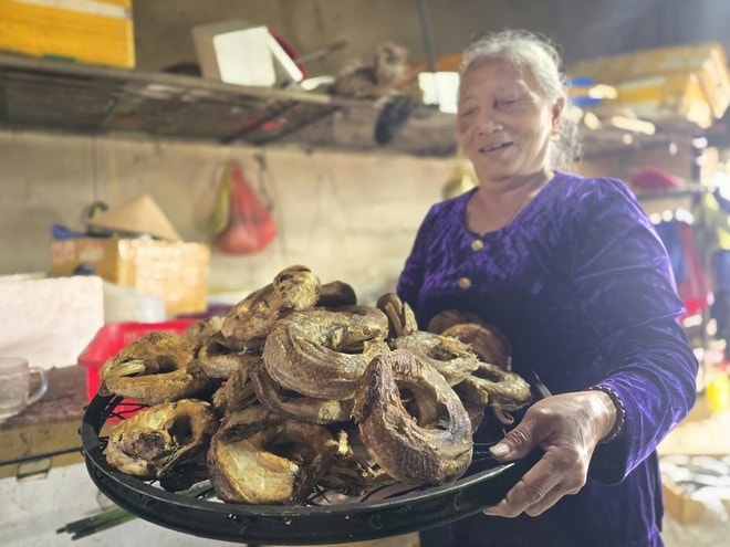 Làng cá nướng Cửa Lò thức cùng lửa Tết- Ảnh 6. Làng cá nướng Cửa Lò thức cùng lửa Tết- Ảnh 6.