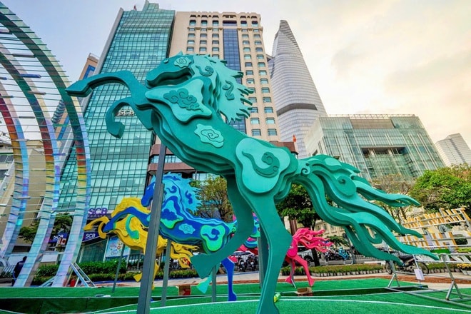 Cận cảnh linh vật ngựa tại Đường hoa Nguyễn Huệ- Ảnh 8. Cận cảnh linh vật ngựa tại Đường hoa Nguyễn Huệ- Ảnh 8.