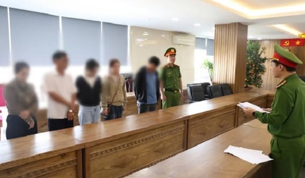 Triệt phá đường dây hóa đơn khống, nhiều giám đốc, kế toán bị khởi tố- Ảnh 1.