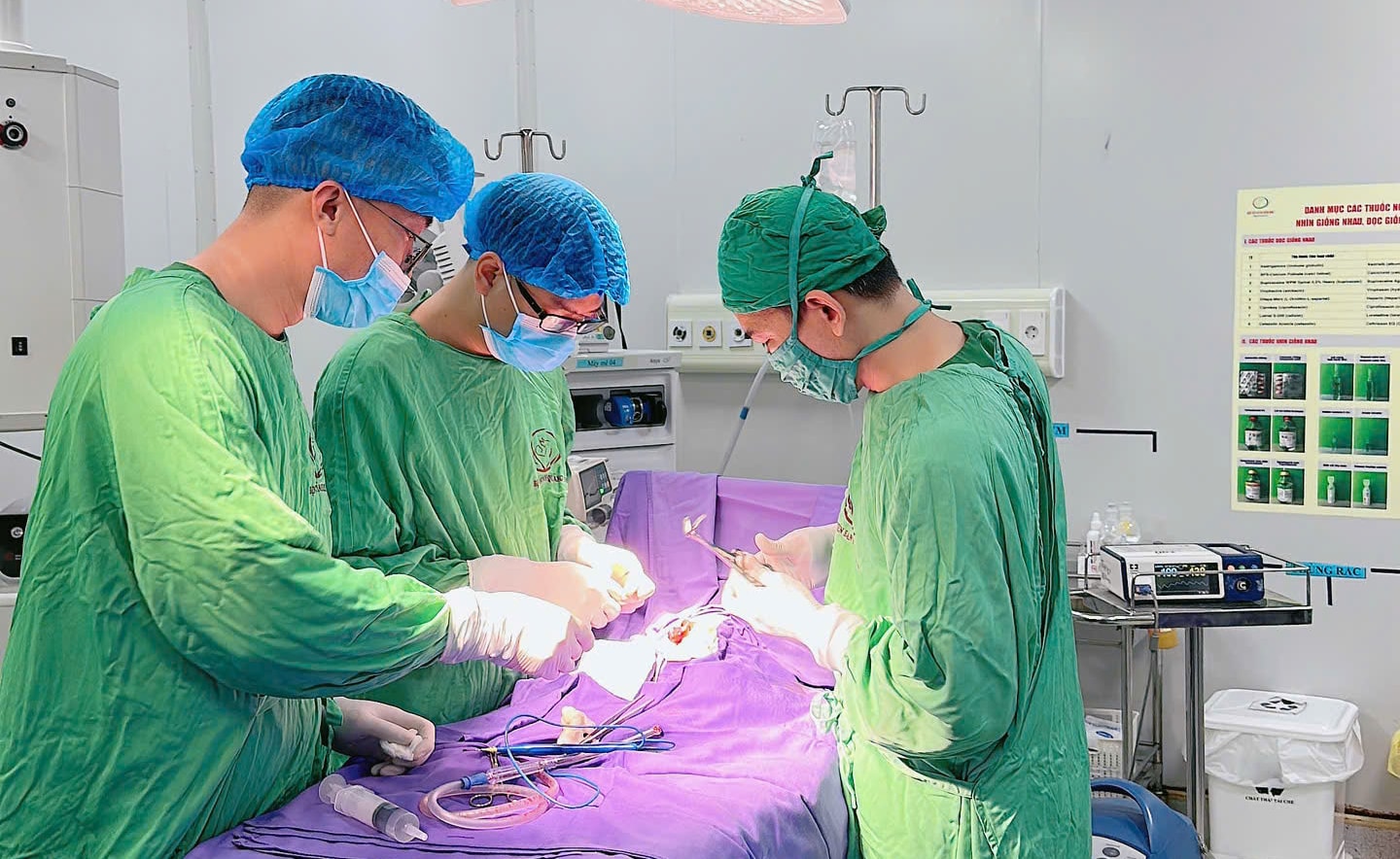 Cứu sống bé trai sơ sinh 27 ngày tuổi bị tắc tá tràng bẩm sinh- Ảnh 1.