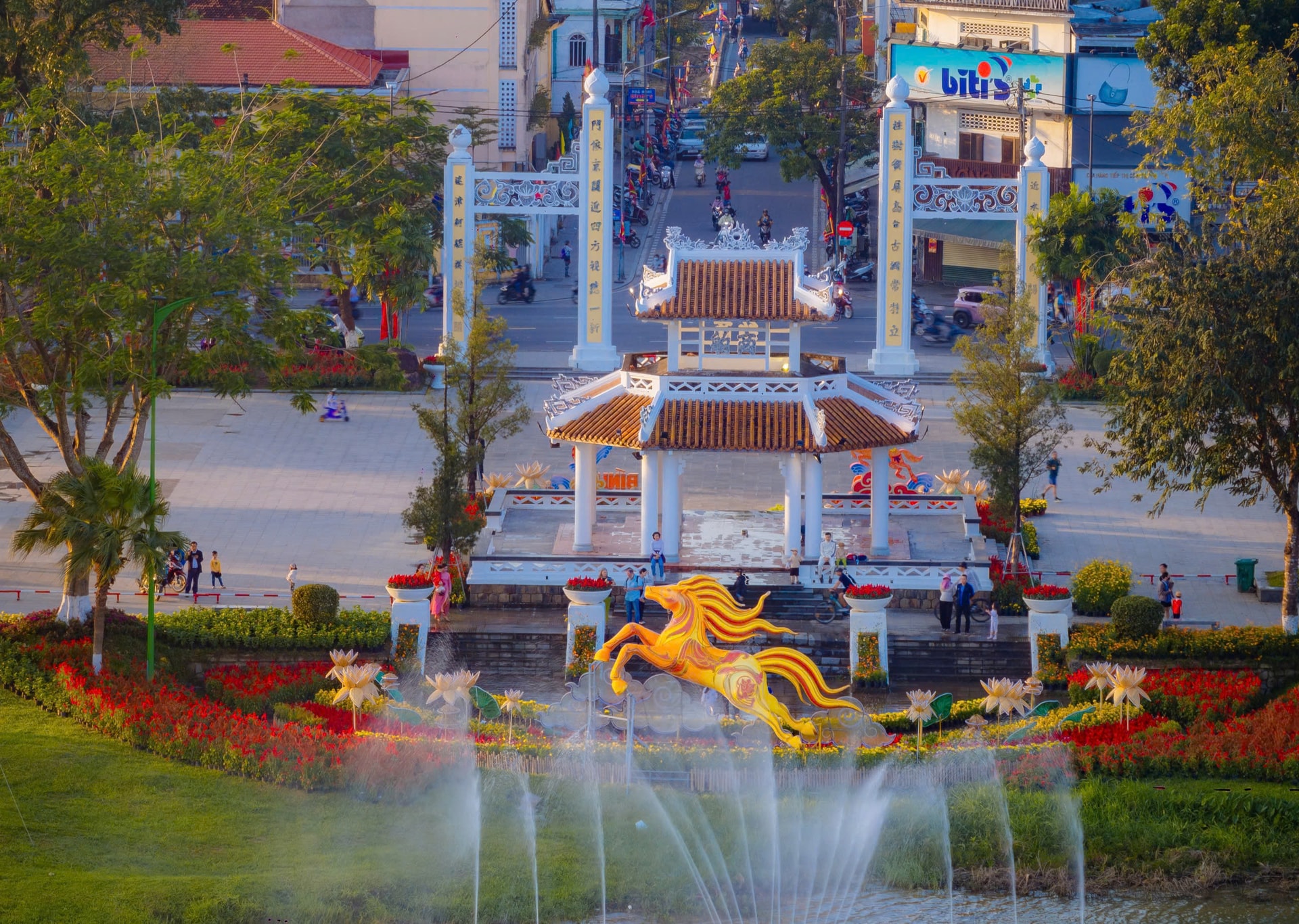 Ngắm linh vật ngựa tại Hội Xuân Huế 2026- Ảnh 8.