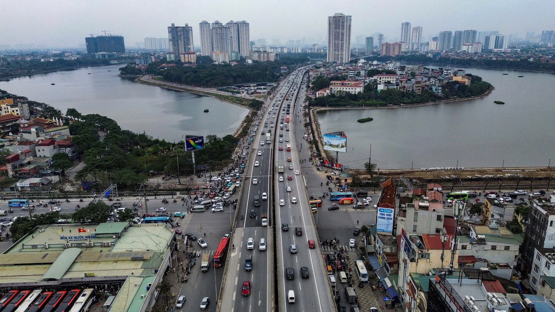 Sáng 27 Tết, phương tiện dồn về các trục vành đai, bến xe tại Hà Nội- Ảnh 2.