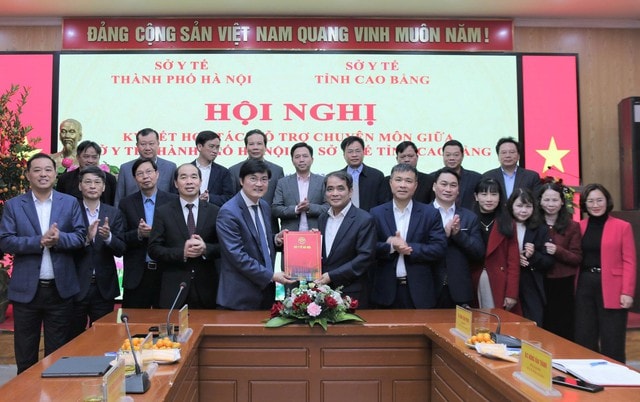Sở Y tế Hà Nội và Cao Bằng ký kết thỏa thuận hợp tác- Ảnh 1.