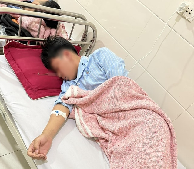 Nhiều người nhập viện nghi ngộ độc sau khi ăn bánh mì- Ảnh 1. Nhiều người nhập viện nghi ngộ độc sau khi ăn bánh mì- Ảnh 1.