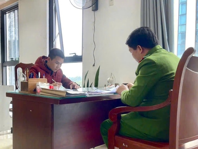 Khởi tố vụ án 2 xe máy đâm nhau tại cầu Hòa Bình làm 2 người tử vong- Ảnh 1.