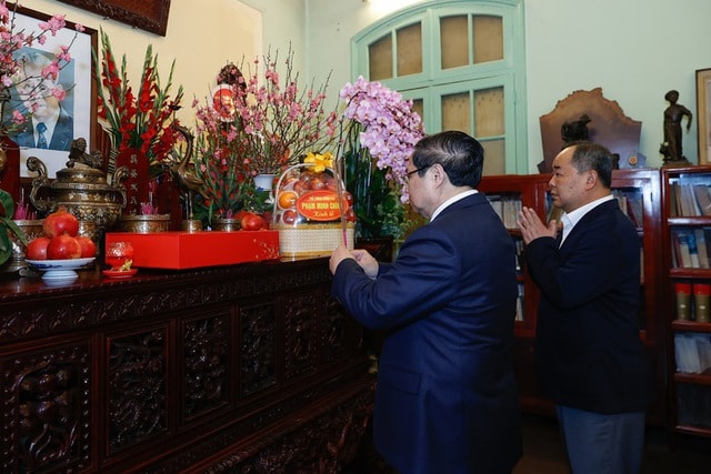 Thủ tướng thăm nguyên lãnh đạo Đảng, Nhà nước và dâng hương tưởng nhớ các đồng chí cố lãnh đạo- Ảnh 4.