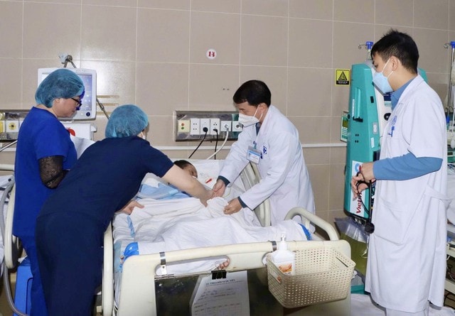 Tết, bệnh viện bước vào cao điểm trực cấp cứu- Ảnh 1. Tết, bệnh viện bước vào cao điểm trực cấp cứu- Ảnh 1.