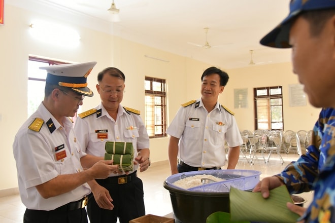 Lữ đoàn 955 tổ chức thi gói bánh chưng mừng Xuân Bính Ngọ 2026- Ảnh 4.