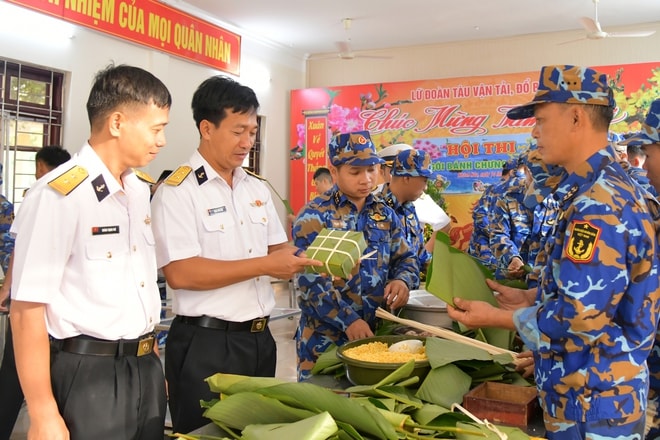 Lữ đoàn 955 tổ chức thi gói bánh chưng mừng Xuân Bính Ngọ 2026- Ảnh 3.