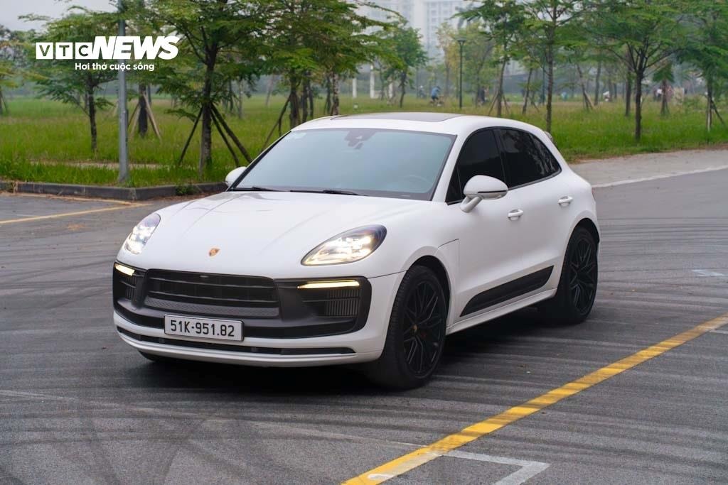 Hình ảnh chú ngựa ở trung tâm huy hiệu Porsche gắn liền với lịch sử của vùng đất Stuttgart.