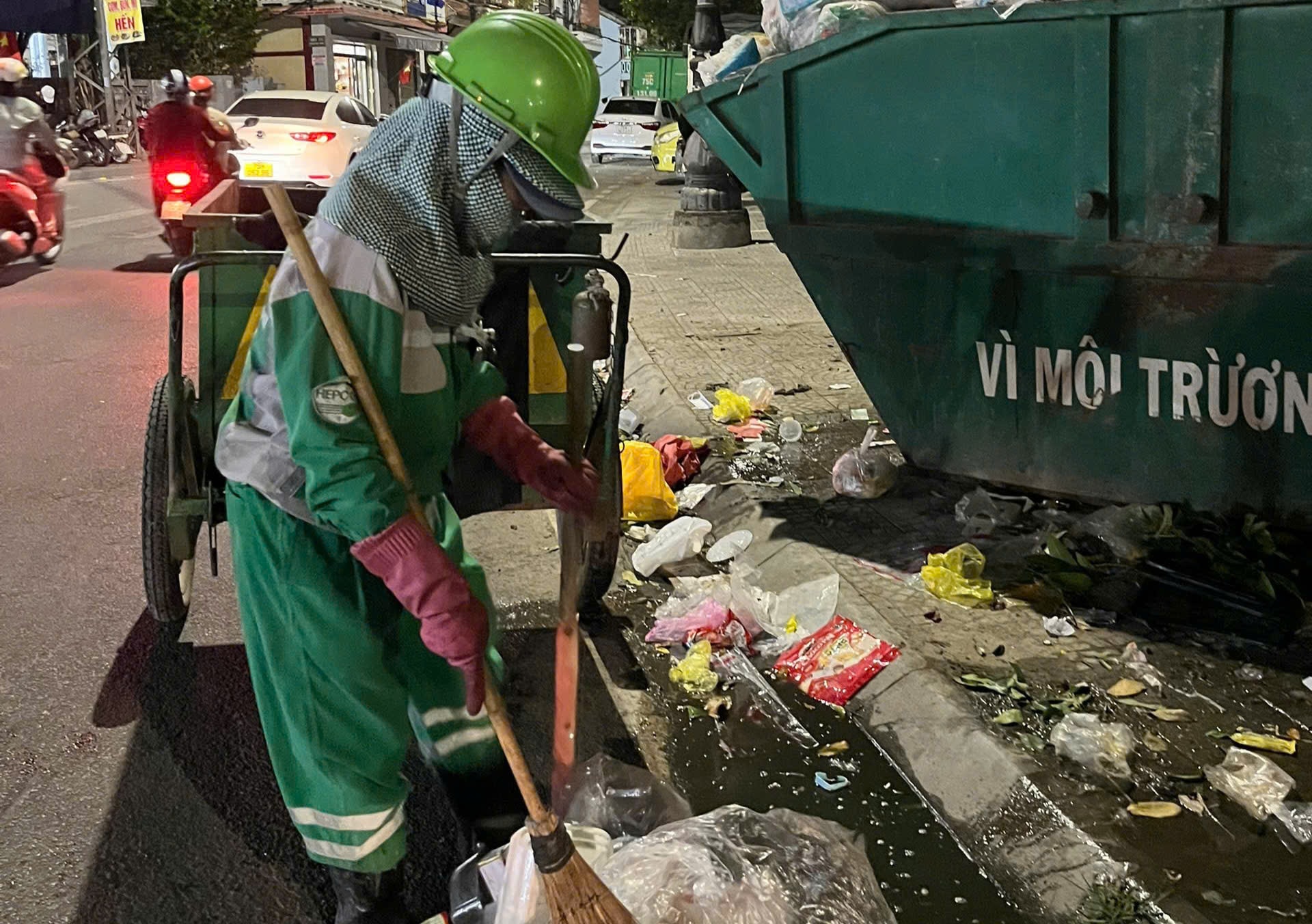 Những người làm đẹp phố phường ngày Tết- Ảnh 5.