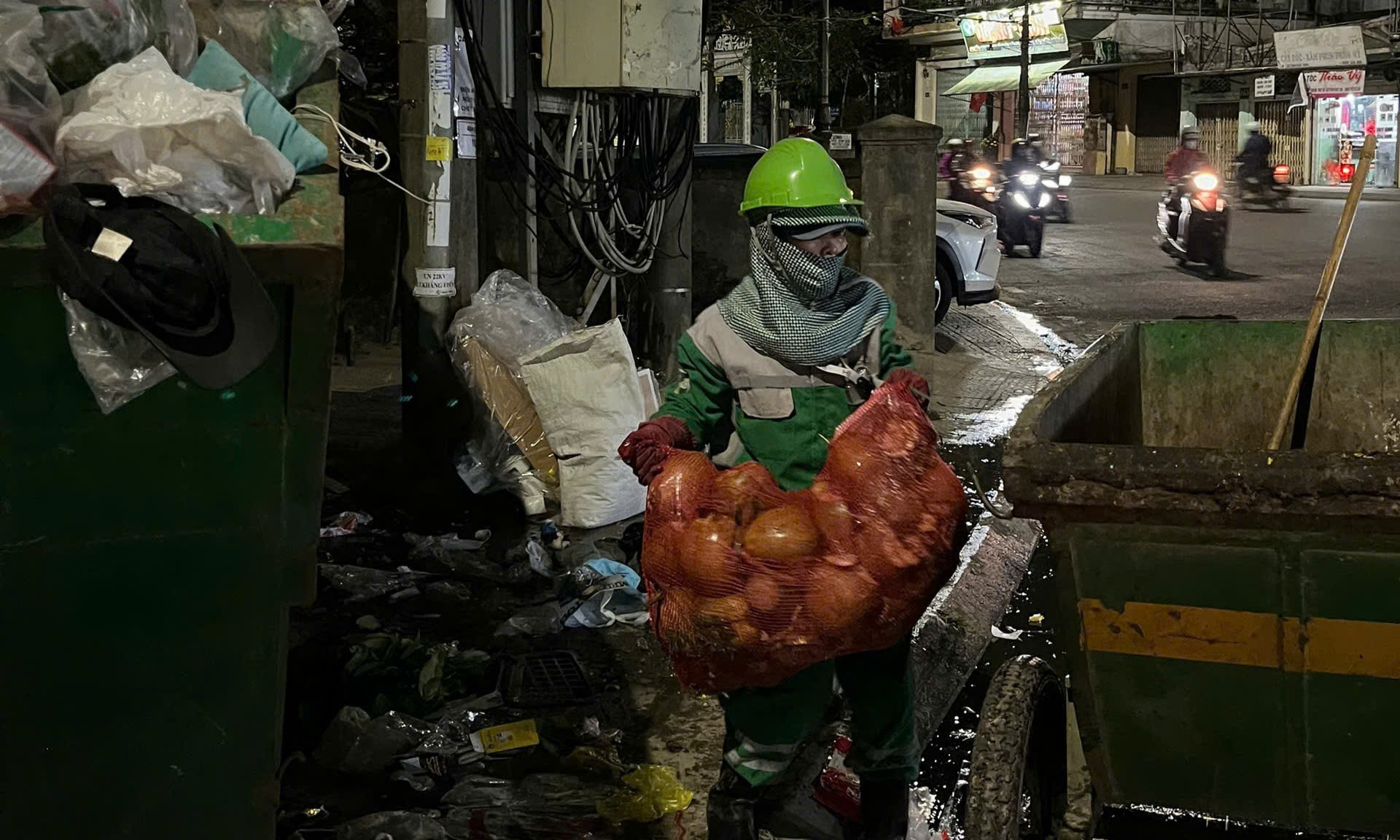 Những người làm đẹp phố phường ngày Tết- Ảnh 3.