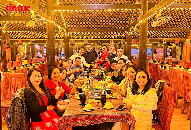 Sa Pa 'cháy phòng' dịp Tết Nguyên đán Bính Ngọ 2026- Ảnh 4. Sa Pa 'cháy phòng' dịp Tết Nguyên đán Bính Ngọ 2026- Ảnh 4.