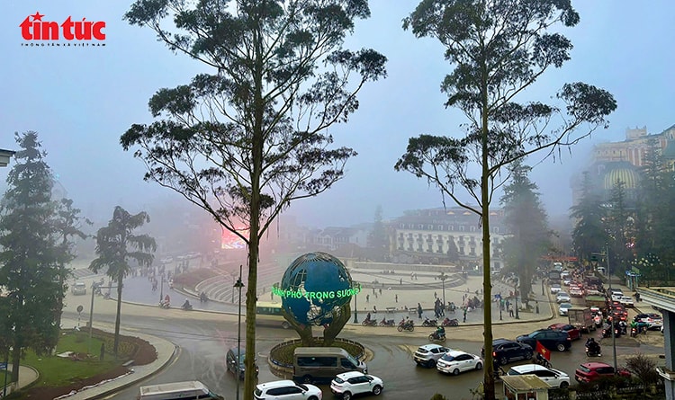 Sa Pa 'cháy phòng' dịp Tết Nguyên đán Bính Ngọ 2026- Ảnh 2. Sa Pa 'cháy phòng' dịp Tết Nguyên đán Bính Ngọ 2026- Ảnh 2.