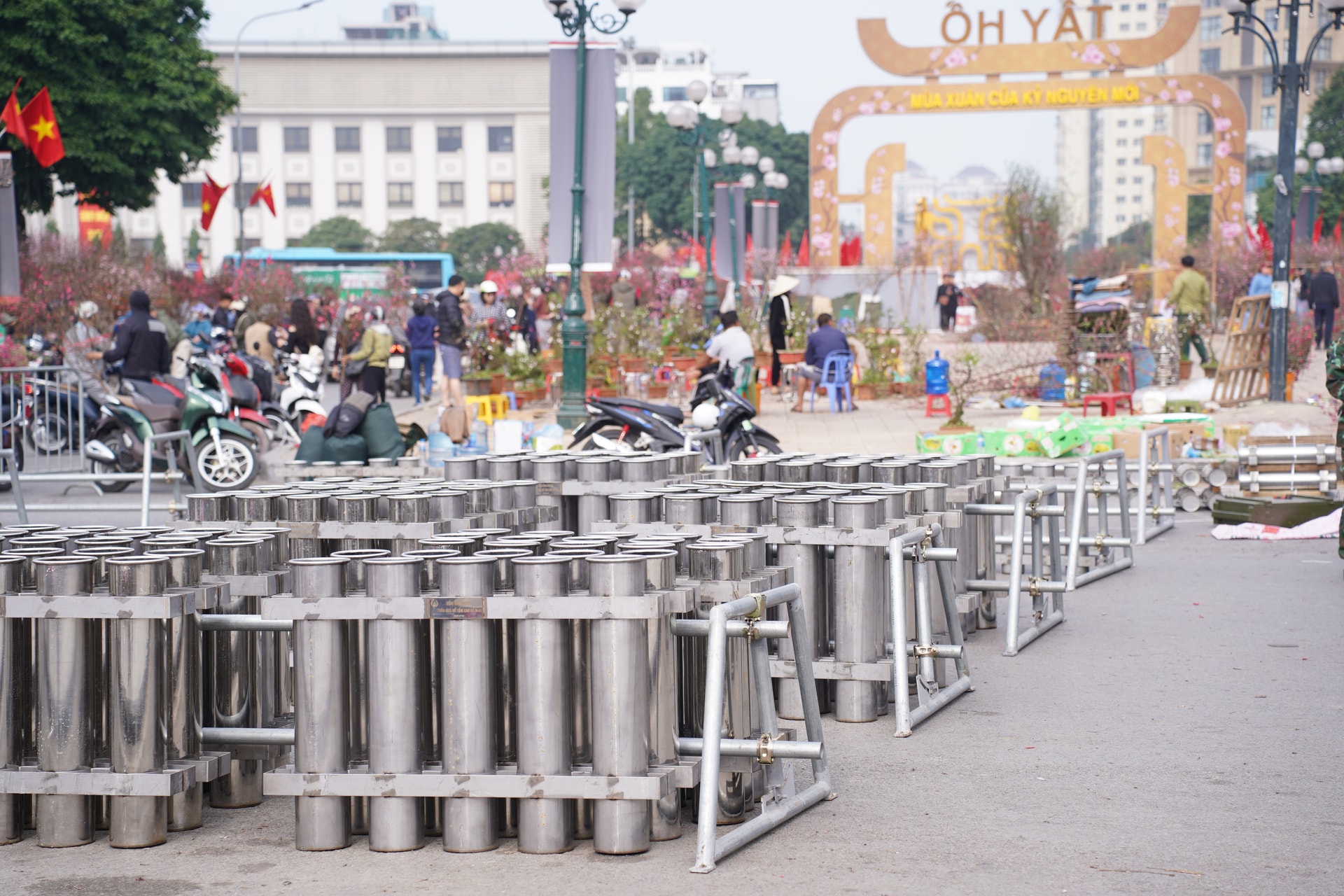 Cận cảnh các trận địa pháo hoa ở Hà Nội trước thời khắc đón Giao thừa- Ảnh 3. Cận cảnh các trận địa pháo hoa ở Hà Nội trước thời khắc đón Giao thừa- Ảnh 3.