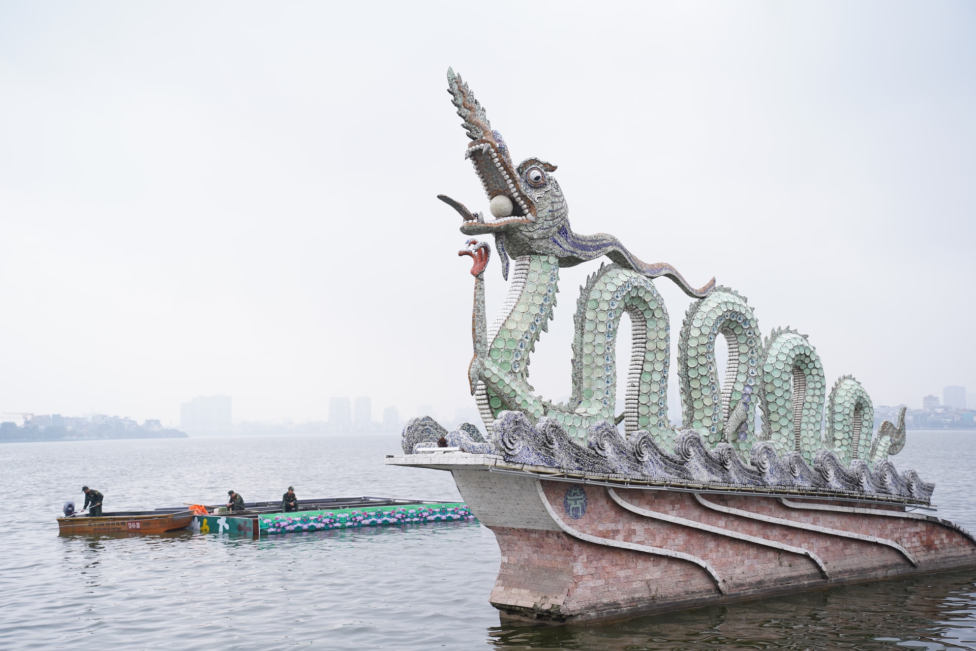 Cận cảnh các trận địa pháo hoa ở Hà Nội trước thời khắc đón Giao thừa- Ảnh 10. Cận cảnh các trận địa pháo hoa ở Hà Nội trước thời khắc đón Giao thừa- Ảnh 10.