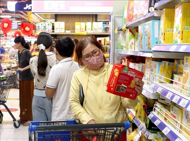 Thị trường hàng hóa ngày 28 Tết sôi động, giá cả vẫn ổn định- Ảnh 1.