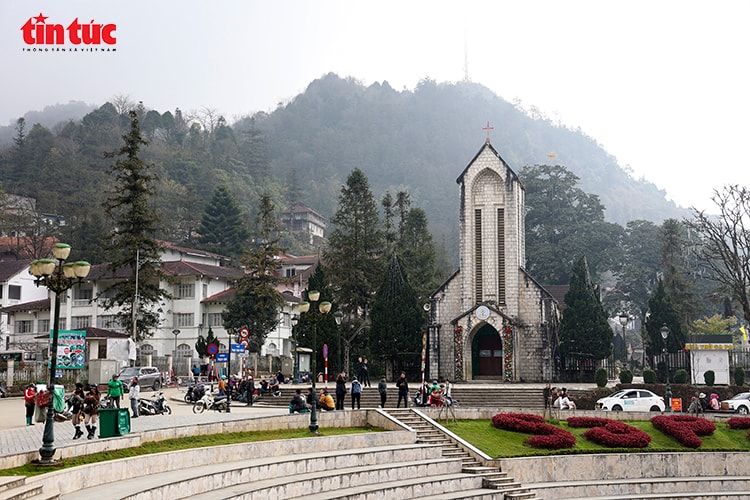 Sa Pa 'cháy phòng' dịp Tết Nguyên đán Bính Ngọ 2026- Ảnh 1. Sa Pa 'cháy phòng' dịp Tết Nguyên đán Bính Ngọ 2026- Ảnh 1.