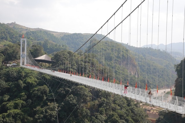 Mộc Châu khoác áo xuân: Trắng đồi mận, xanh đồi chè- Ảnh 7.