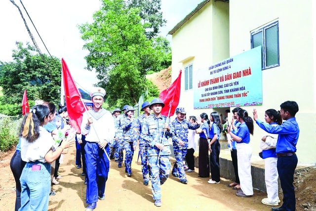 Niềm vui trong căn nhà mới sau “Chiến dịch Quang Trung”- Ảnh 1. Niềm vui trong căn nhà mới sau “Chiến dịch Quang Trung”- Ảnh 1.