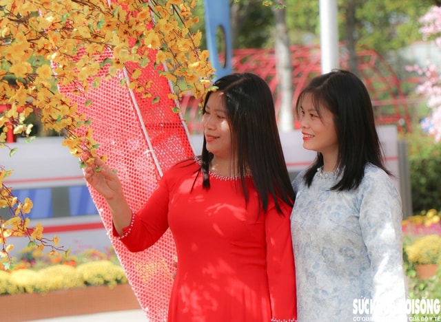 Người dân Khánh Hòa xúng xính áo mới du xuân cuối năm sớm- Ảnh 10. Người dân Khánh Hòa xúng xính áo mới du xuân cuối năm sớm- Ảnh 10.