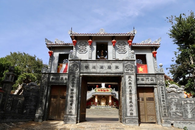 Rộn ràng chụp ảnh Tết tại ngôi chùa cuối cùng Việt Nam được phong Sắc tứ- Ảnh 1. Rộn ràng chụp ảnh Tết tại ngôi chùa cuối cùng Việt Nam được phong Sắc tứ- Ảnh 1.