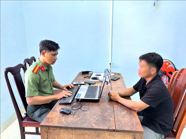 Triệu tập chủ tài khoản 'Nợ Gia Đình' đăng thông tin sai sự thật do bức xúc việc mất gà- Ảnh 1. Triệu tập chủ tài khoản 'Nợ Gia Đình' đăng thông tin sai sự thật do bức xúc việc mất gà- Ảnh 1.